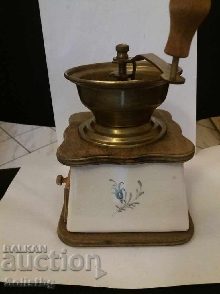 Livrarea râșnițe de cafea vechi.