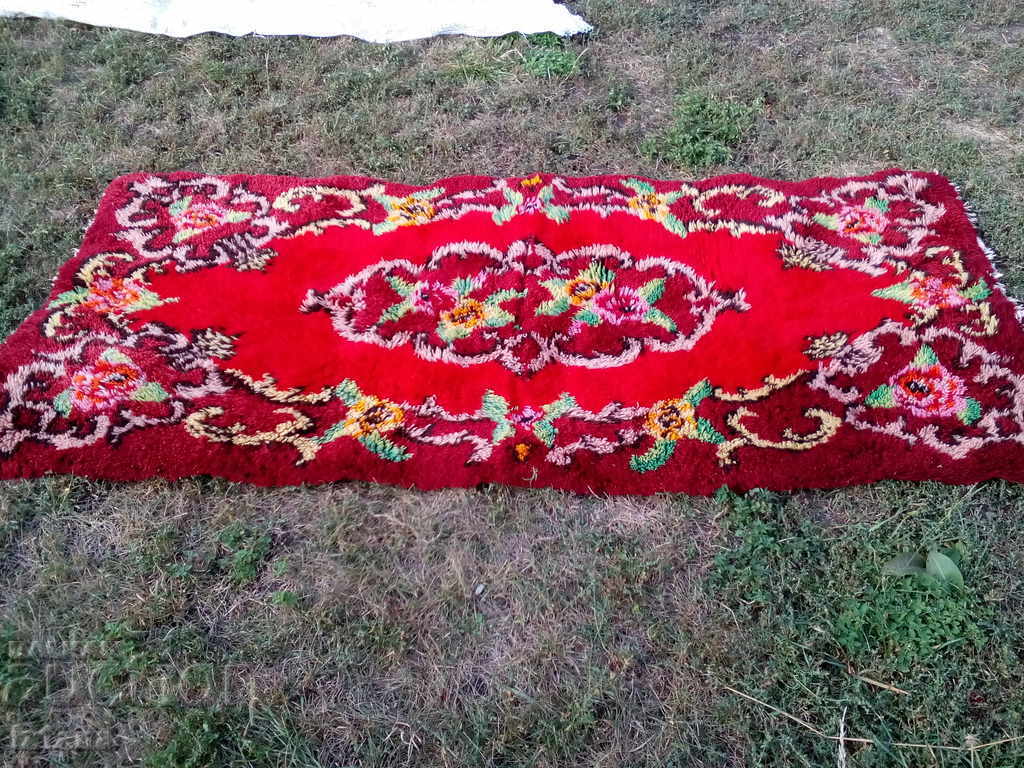 Auction Ancient pottery, carpet Auction Ancient pottery, carpet