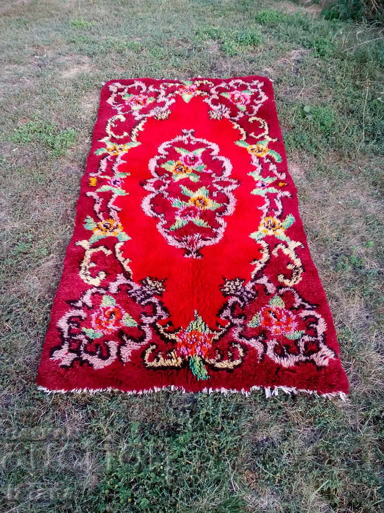 Delivery of Ancient pottery, carpet Delivery of Ancient pottery, carpet