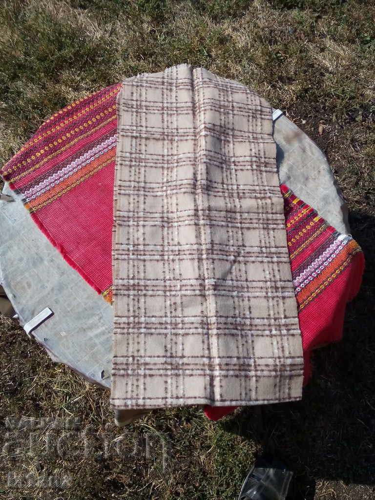 An old scarf with price 10.00 BGN | € 5.11
