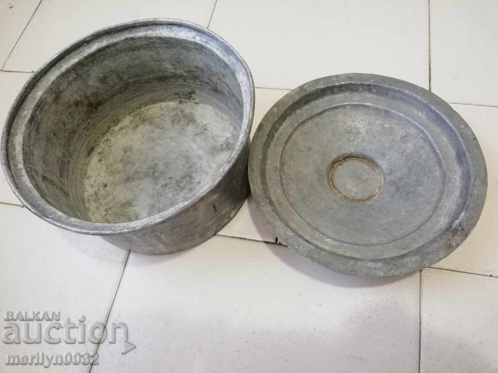 Auction  Copper pot with lid, copper container