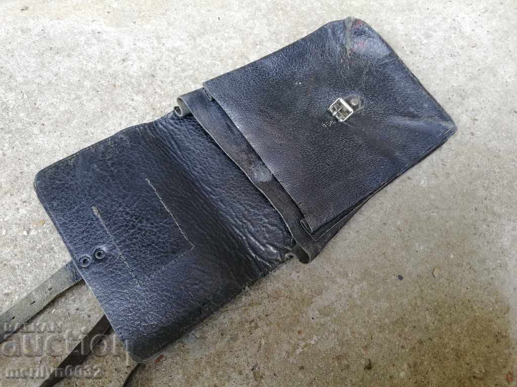 Auction Commander Bag WW2 pig leather Wemark has no markings Auction Commander Bag WW2 pig leather Wemark has no markings