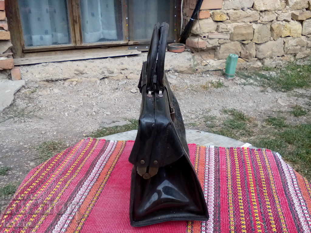 Auction Old Lady's Bag Auction Old Lady's Bag