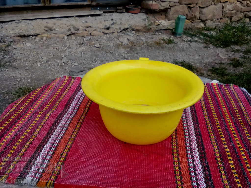 Старо детско гърне,цокало с цена 10.00 лв. | € 5.11