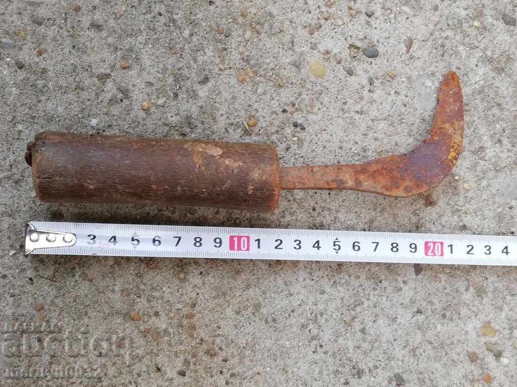 Old hand forged hammer, wrought iron blade with price 30.00 BGN | € 15.34