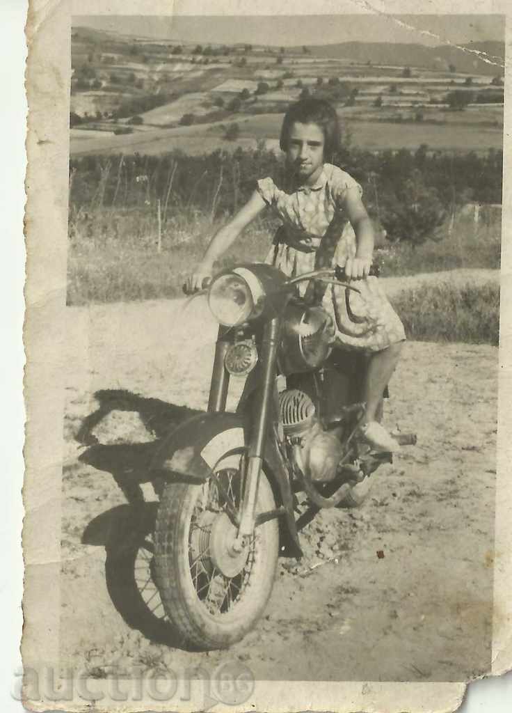 Стара снимка, малък формат, мотор