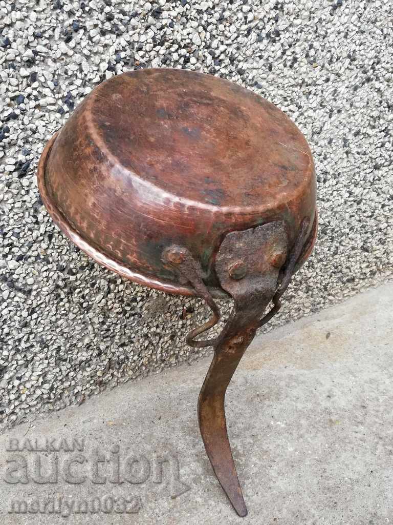 An old copper pan, a baker, a tray, a copper pot with price 89.00 BGN | € 45.50 An old copper pan, a baker, a tray, a copper pot with price 89.00 BGN | € 45.50