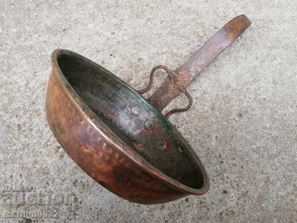 An old copper pan, a baker, a tray, a copper pot - 6 An old copper pan, a baker, a tray, a copper pot - 6