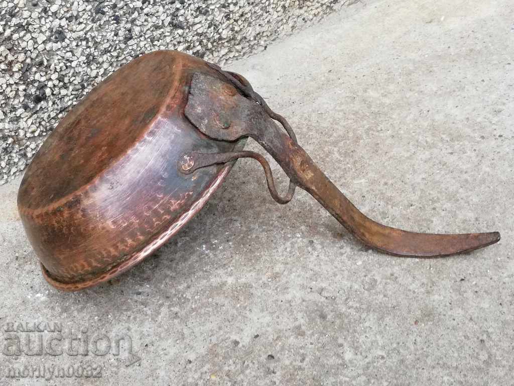 An old copper pan, a baker, a tray, a copper pot - 7 An old copper pan, a baker, a tray, a copper pot - 7