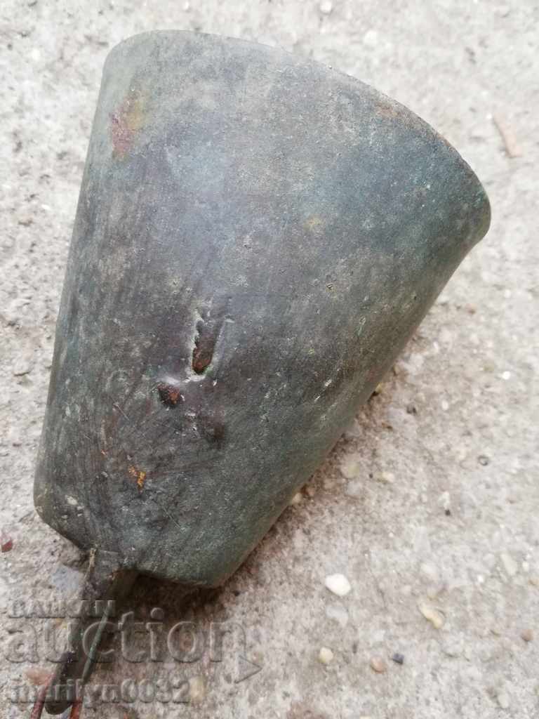 Ottoman bronze vat, bell, bell, tumbler Ottoman bronze vat, bell, bell, tumbler