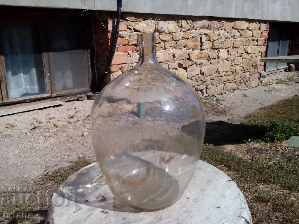 Delivery of Ancient kangaroo with the tamarind