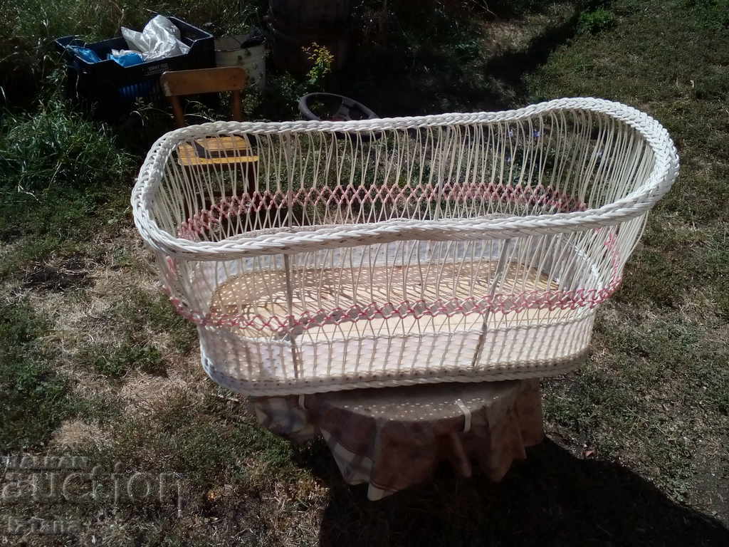 Аукцион Старо бебешко кошче Аукцион Старо бебешко кошче