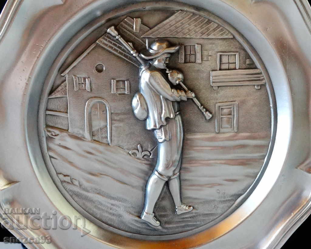 Wall plate with embossed painting Highland Piper. with price 36.00 BGN | € 18.41 Wall plate with embossed painting Highland Piper. with price 36.00 BGN | € 18.41