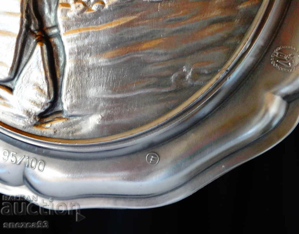 Delivery of Wall plate with embossed painting Highland Piper. Delivery of Wall plate with embossed painting Highland Piper.