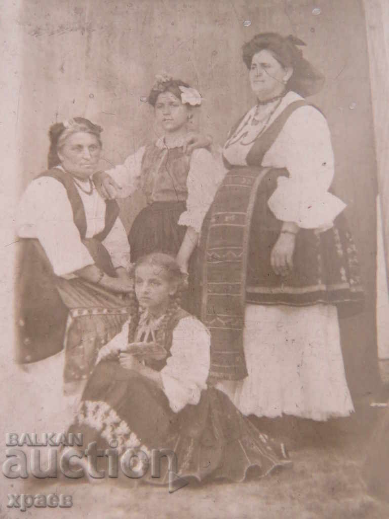 STAR PHOTOGRAPHY - CARDON - FOLKLORE - NOSSI with price 17.99 BGN | € 9.20 STAR PHOTOGRAPHY - CARDON - FOLKLORE - NOSSI with price 17.99 BGN | € 9.20