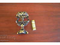 CANDLE HOLDER FOR A LARGE CANDLE