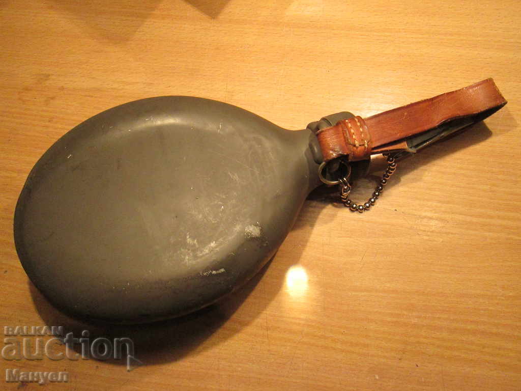 Auction I sell an old military flask ..RRRRRRRRRRRR Auction I sell an old military flask ..RRRRRRRRRRRR