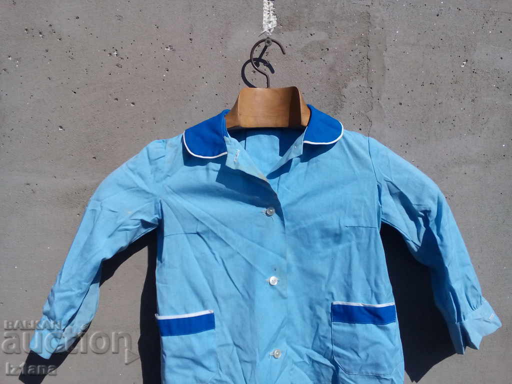 An old apron with price 10.00 BGN | € 5.11 An old apron with price 10.00 BGN | € 5.11