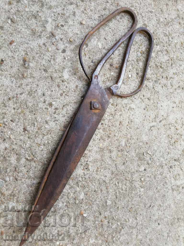 Αναγεννησιακό σφυρήλατο ψαλίδι, σφυρήλατο σίδερο