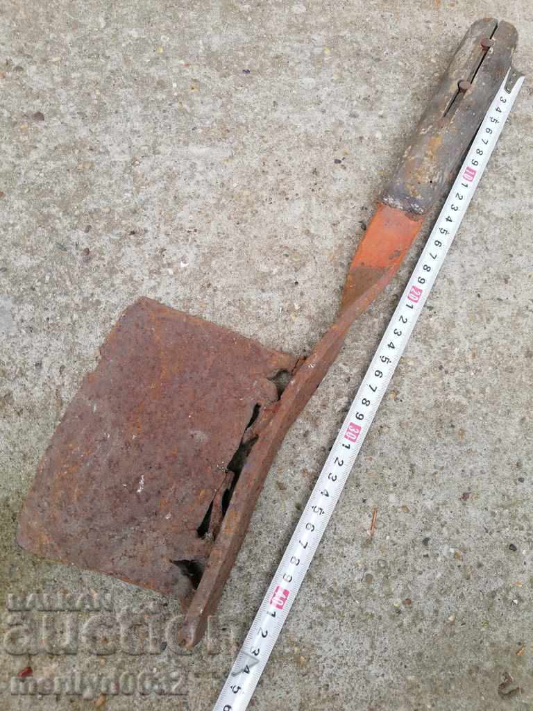 O brichetă veche de sautar cu tobe de sabie cu preț 65.00 BGN | € 33.23 O brichetă veche de sautar cu tobe de sabie cu preț 65.00 BGN | € 33.23