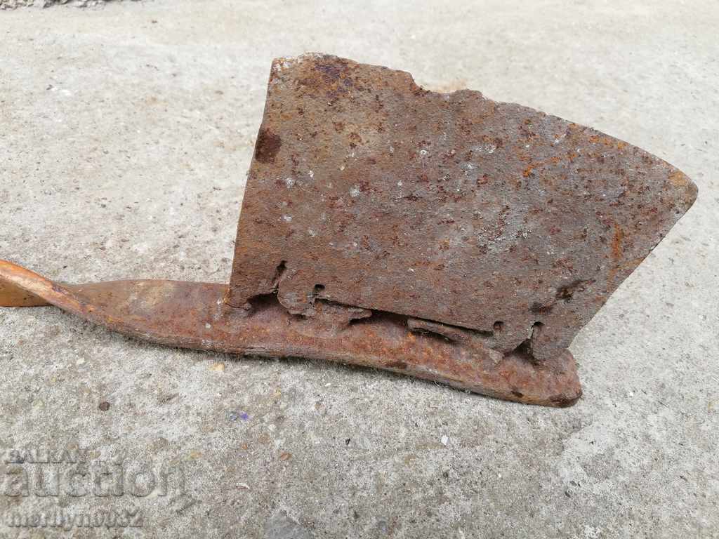 Livrarea O brichetă veche de sautar cu tobe de sabie Livrarea O brichetă veche de sautar cu tobe de sabie