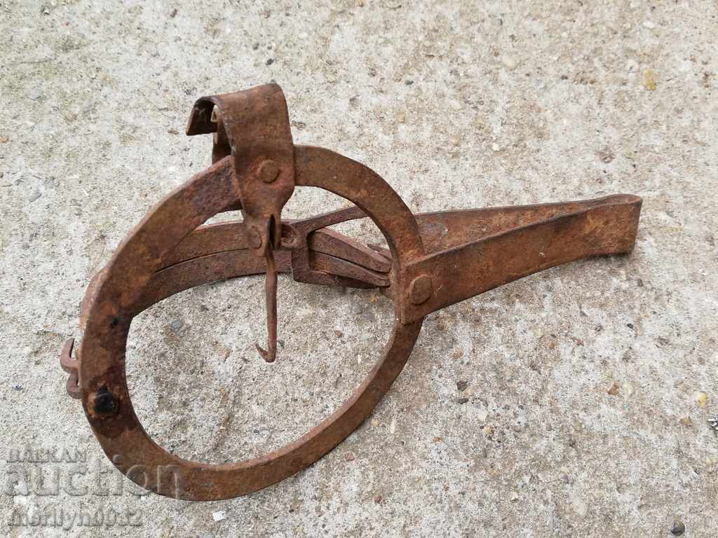 Hand forged wrought iron trap SMALL - 7 Hand forged wrought iron trap SMALL - 7