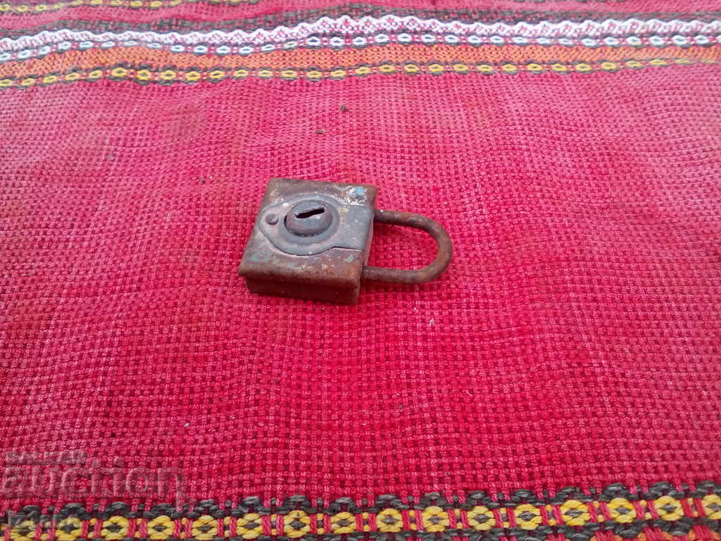 Old padlock with price 3.00 BGN | € 1.53 Old padlock with price 3.00 BGN | € 1.53