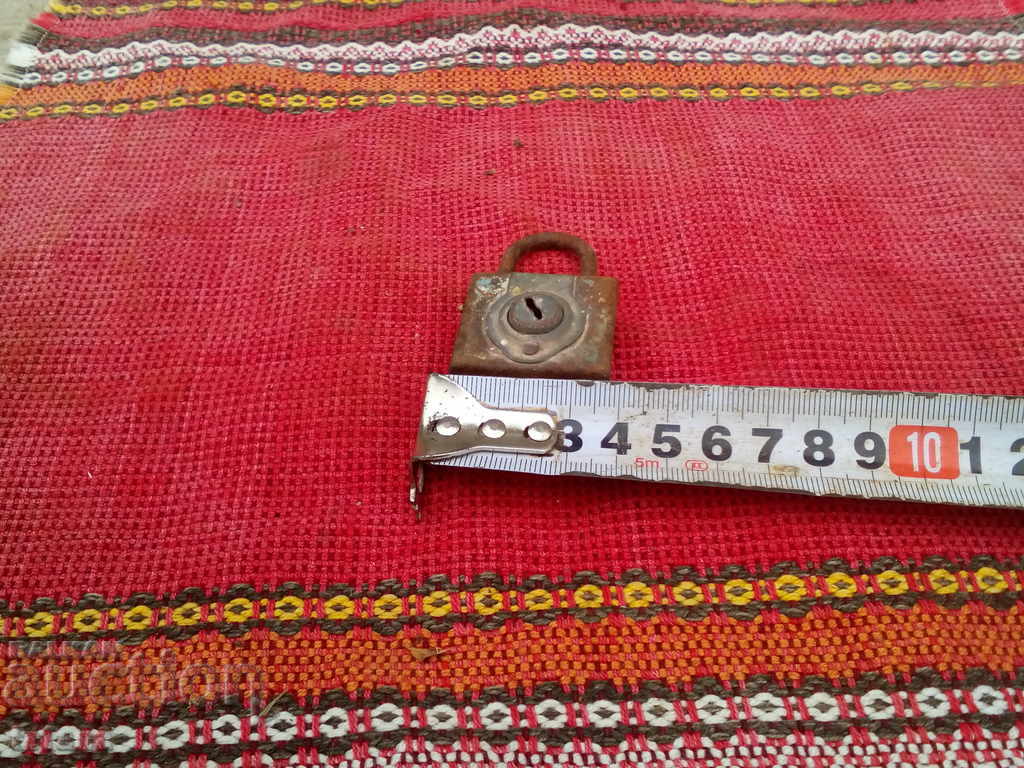 Delivery of Old padlock Delivery of Old padlock