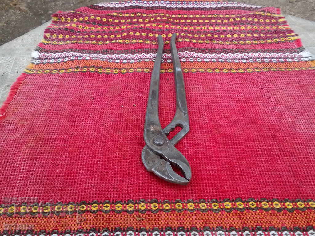 Delivery of Old apprentice pliers Delivery of Old apprentice pliers