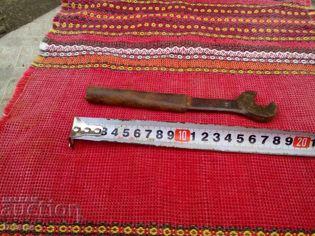 Auction Old wrench #16 Auction Old wrench #16