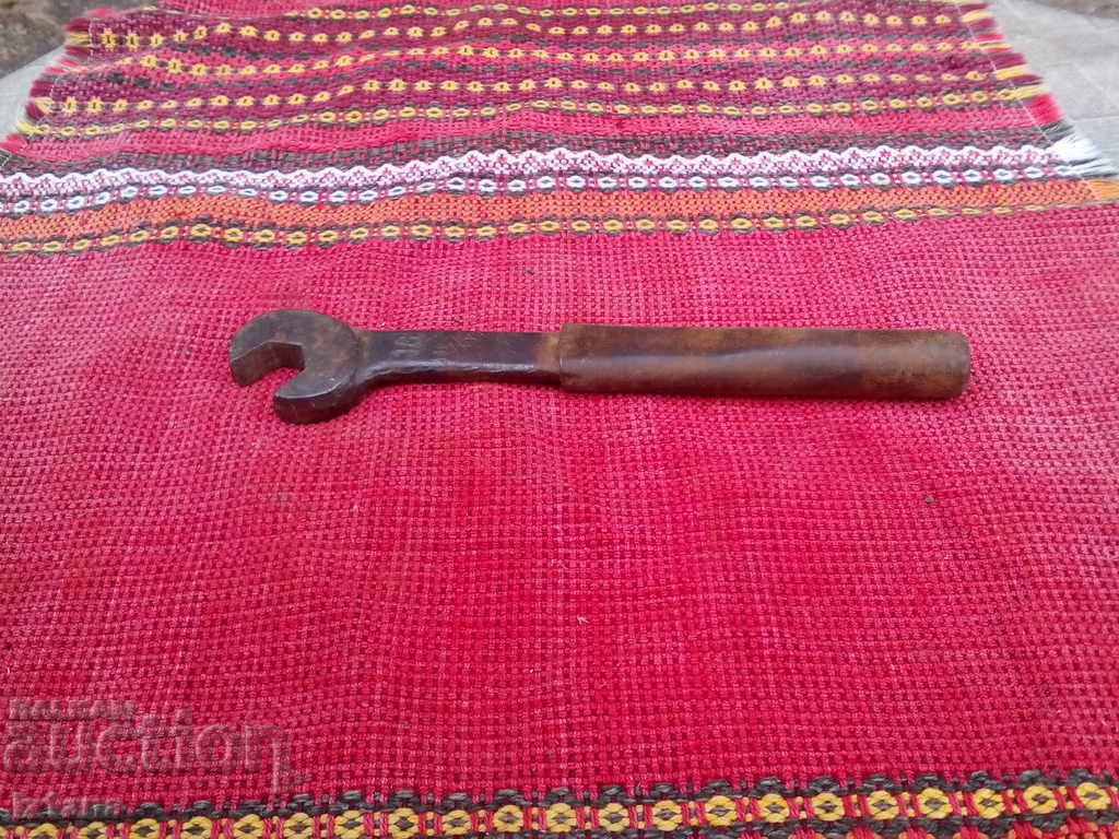 Old wrench #16 Old wrench #16