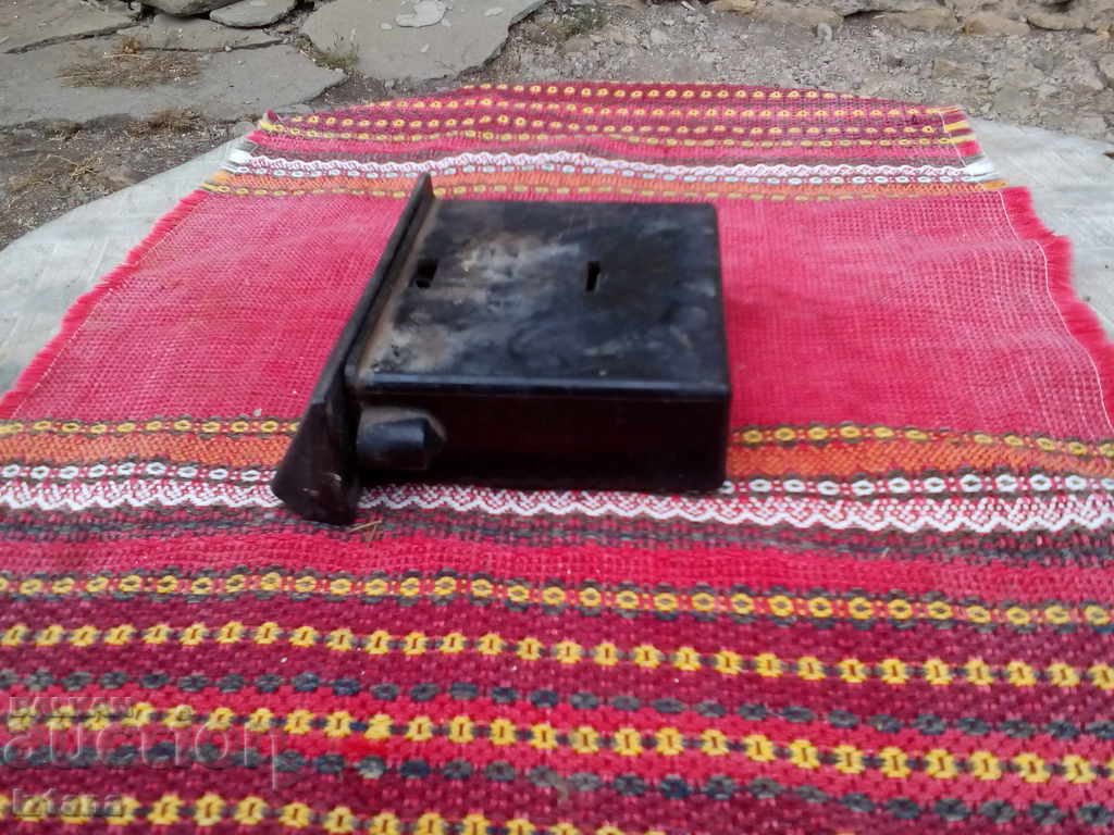 Ashtray Moskvich with price 20.00 BGN | € 10.23