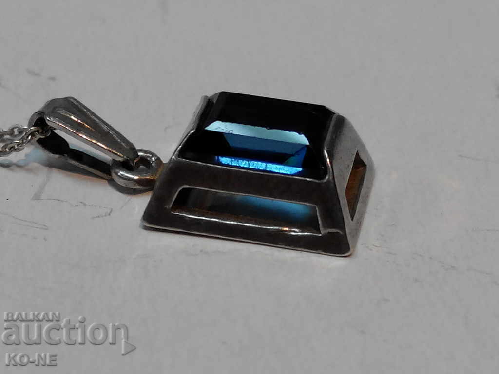 Ασημένιο μενταγιόν με τιμή € 20.00 | 39.12 BGN