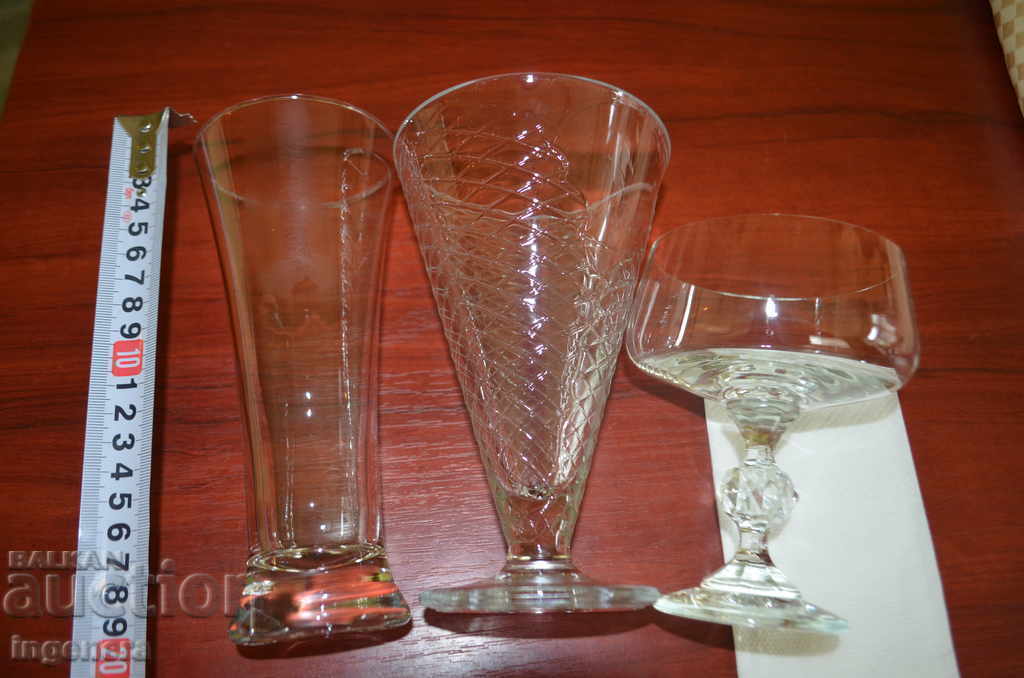 Auction  GLASS BOWL BOWLS