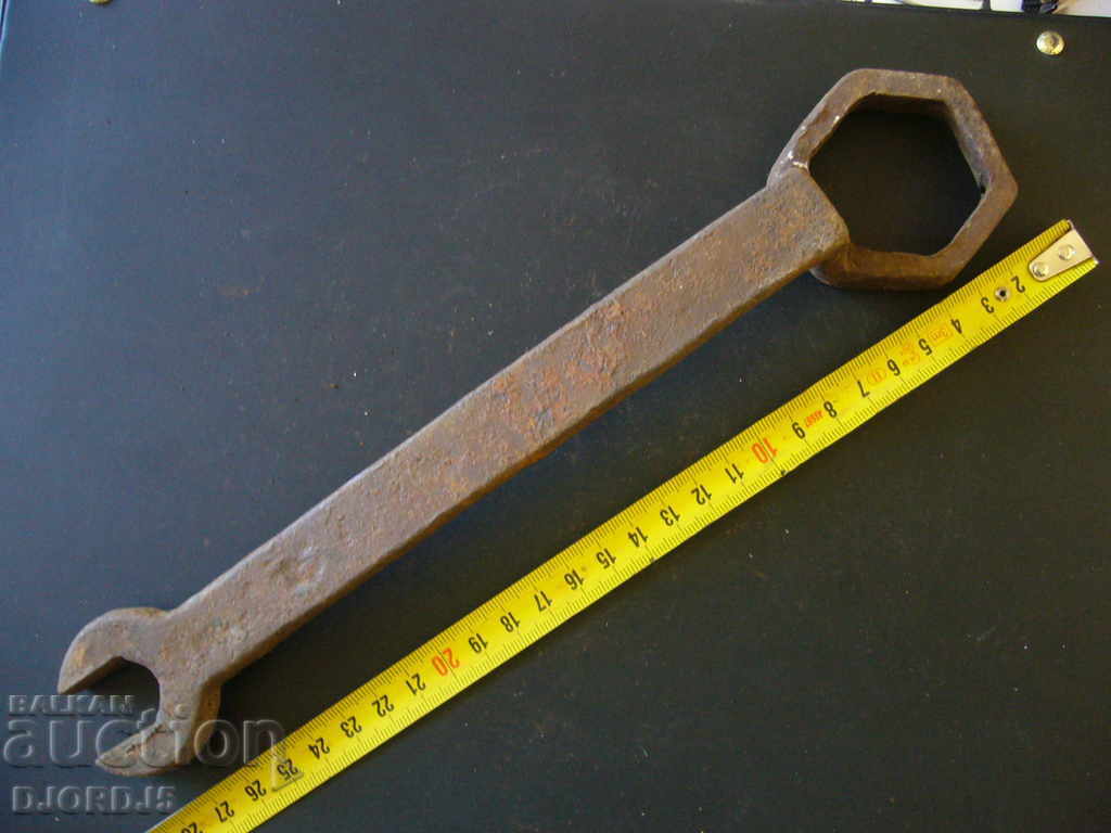 Auction Large key, combined Auction Large key, combined