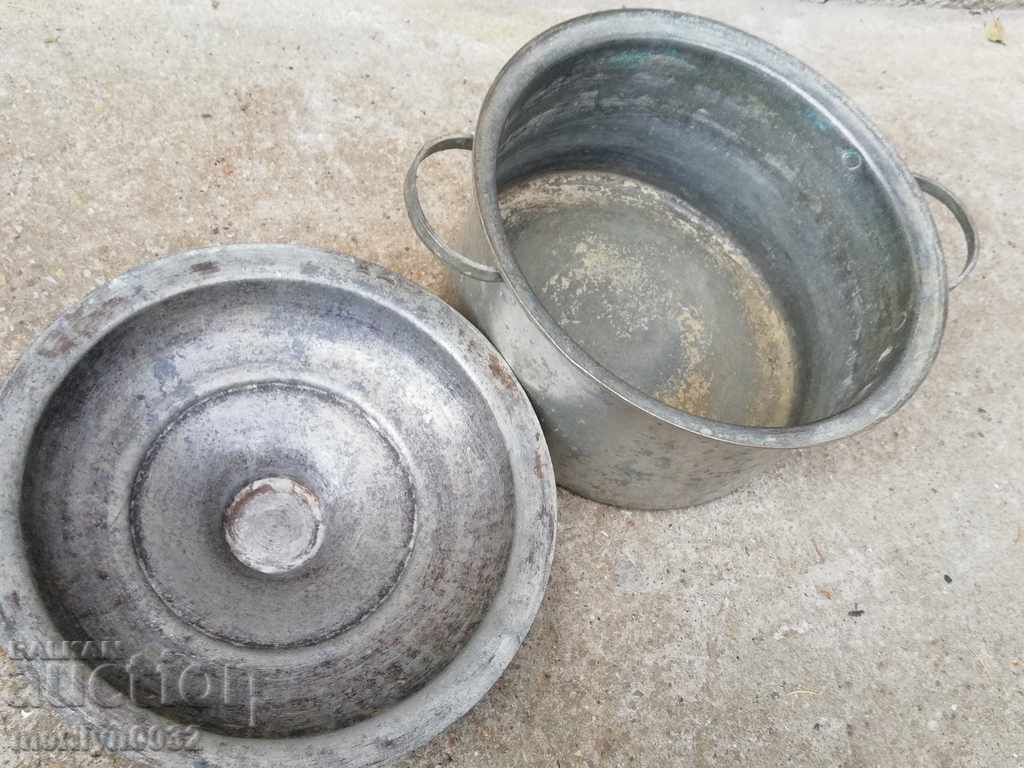 An old bakery saucepan, a baker, a brass copper pot - 5 An old bakery saucepan, a baker, a brass copper pot - 5