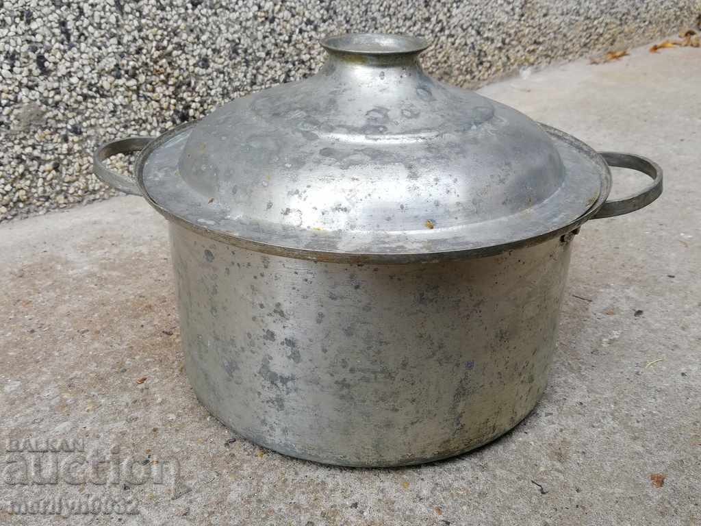 An old bakery saucepan, a baker, a brass copper pot - 7 An old bakery saucepan, a baker, a brass copper pot - 7