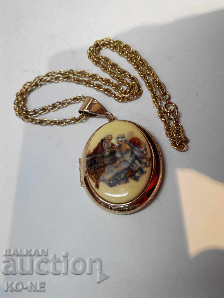 Photo locket necklace with price 50.00 BGN | € 25.56