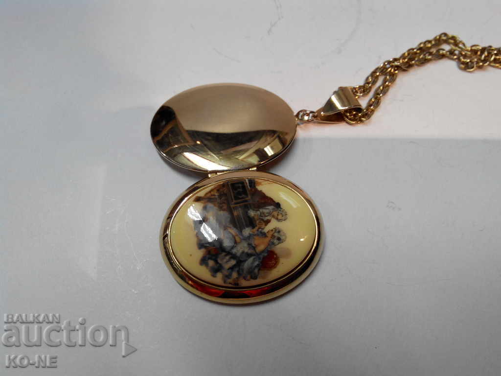 Auction  Photo locket necklace