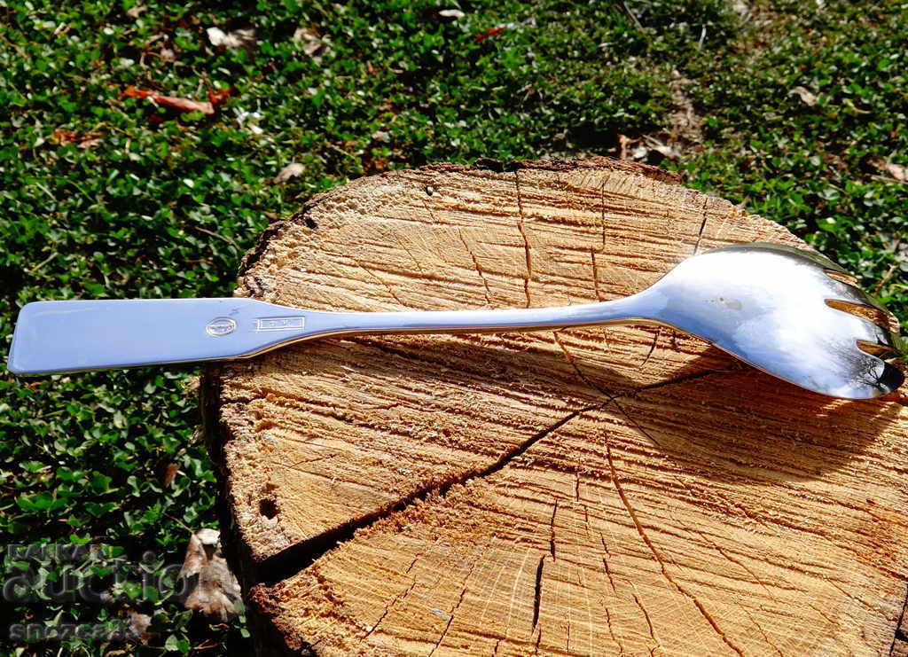 Посребрена вилица за сервиране. с цена 6.00 лв. | € 3.07 Посребрена вилица за сервиране. с цена 6.00 лв. | € 3.07