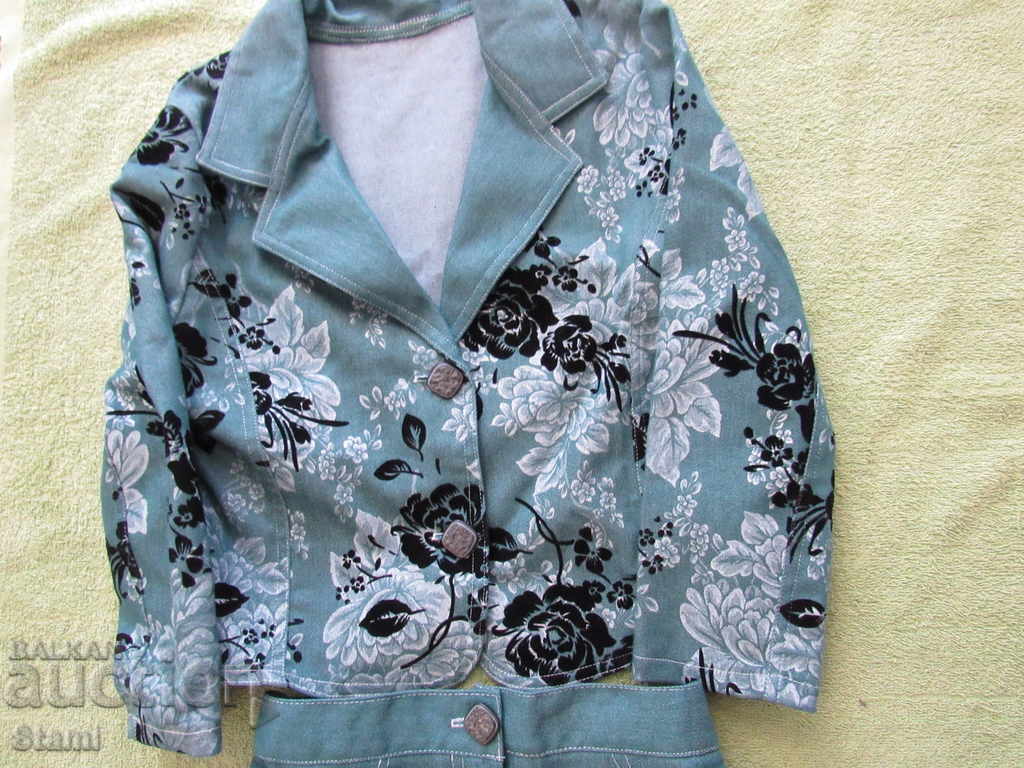 Licitație Fusta și sacou de mărime nouă 128 Licitație Fusta și sacou de mărime nouă 128