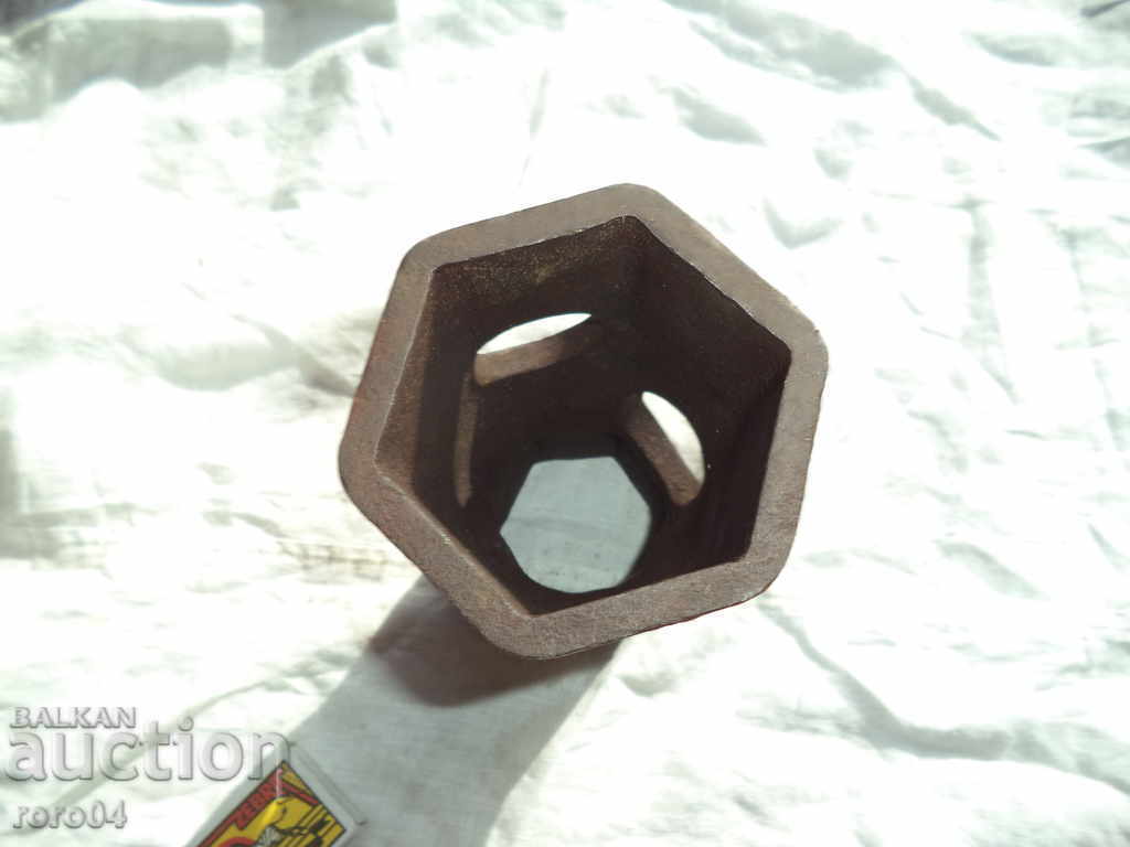 CHEIE - TUBE - MASSIVE - STAR - ACTUAL cu preț 24.30 BGN | € 12.42