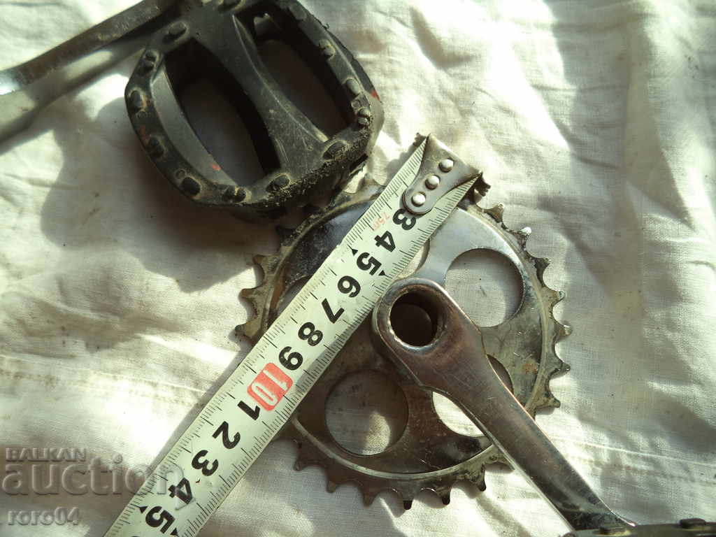 OLD CHILDREN'S BODY PEDALS WITH CURVES - ACTUALLY - 6 OLD CHILDREN'S BODY PEDALS WITH CURVES - ACTUALLY - 6