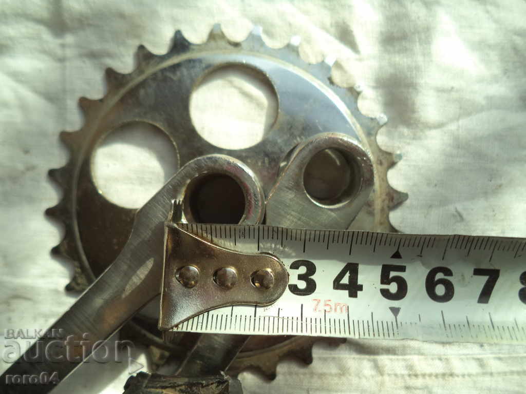 OLD CHILDREN'S BODY PEDALS WITH CURVES - ACTUALLY - 7 OLD CHILDREN'S BODY PEDALS WITH CURVES - ACTUALLY - 7