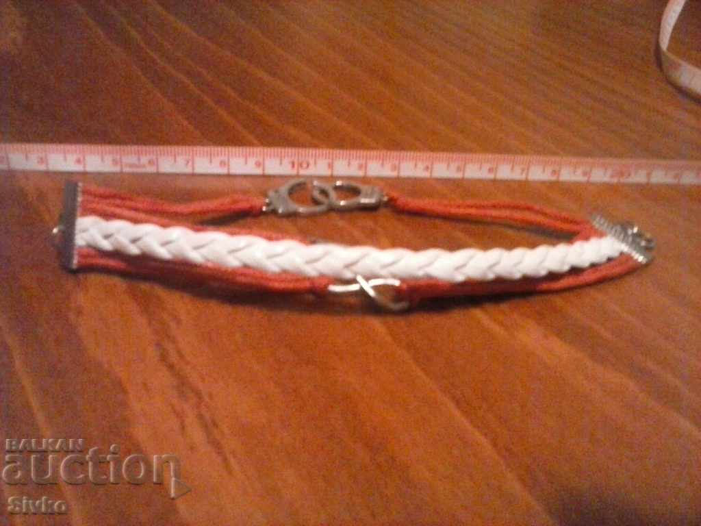 Delivery of Necklace with messages