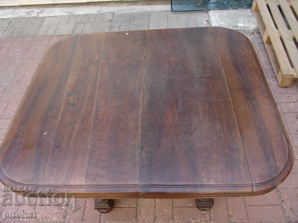 Masă antică masivă de nuc cu preț 250.00 BGN | € 127.82 Masă antică masivă de nuc cu preț 250.00 BGN | € 127.82
