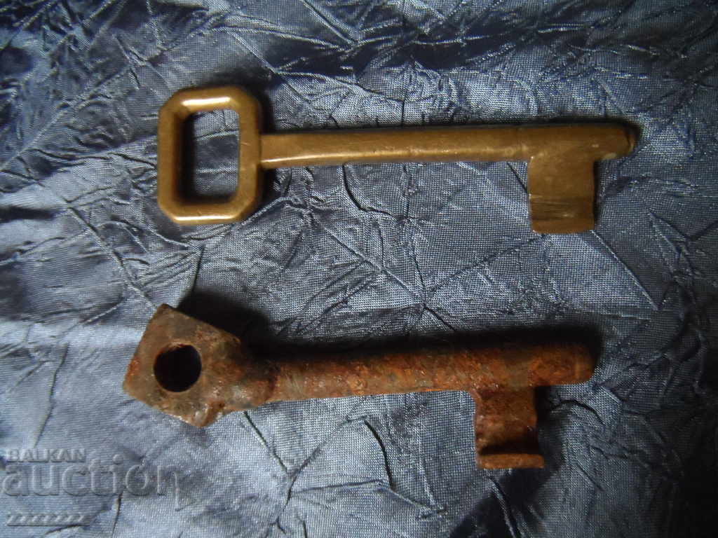 lot of old keys - 4 pcs. with price 12.00 BGN | € 6.14 lot of old keys - 4 pcs. with price 12.00 BGN | € 6.14