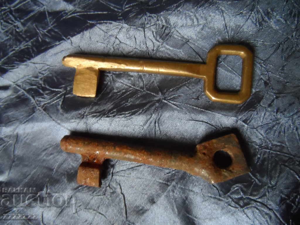 Auction lot of old keys - 4 pcs. Auction lot of old keys - 4 pcs.