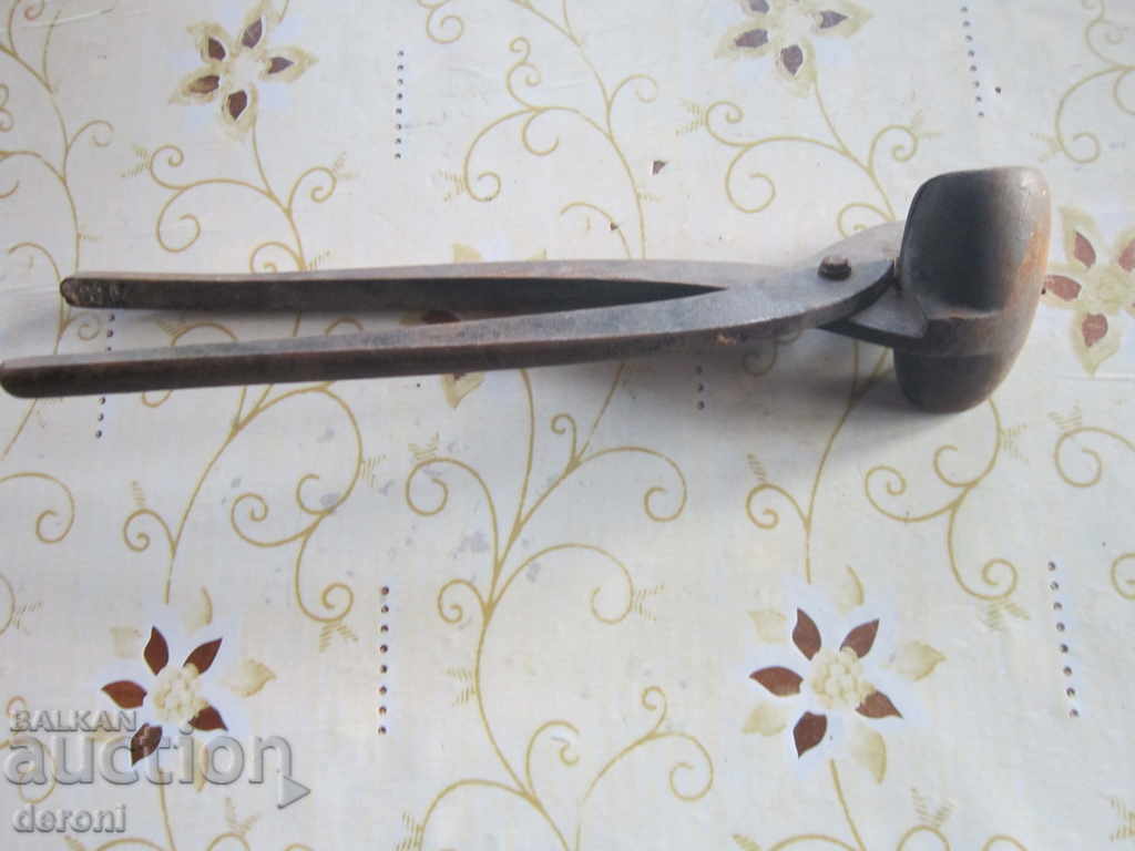 Special profile pliers for bergamon tube early wounds with price 10.00 BGN | € 5.11