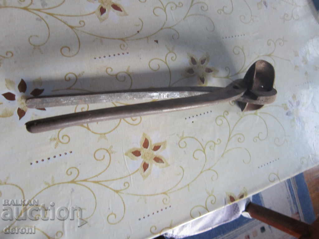 Special profile pliers for bergamon tube early wounds - 5